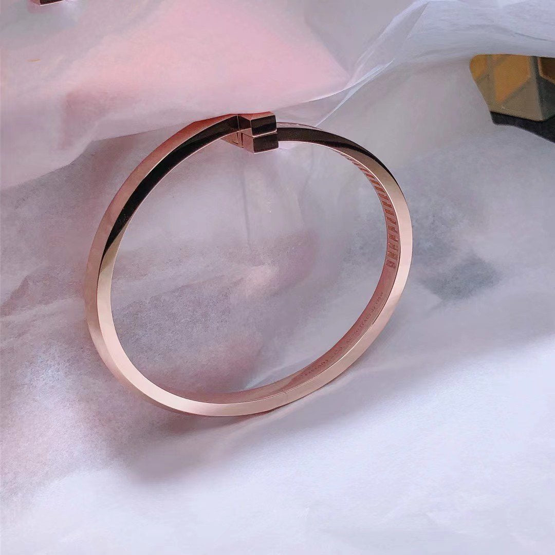 Wide Hinged Bangle Rose Gold with Baguette Diamonds – LUX VERSE Luxury Designer Fashion Outlet