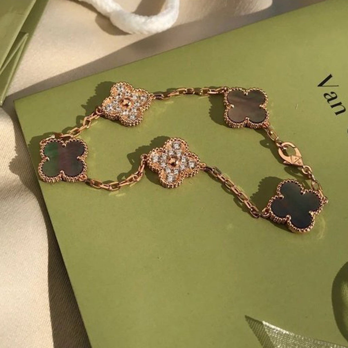 Clover 5 Motif Gray Mop Diamond Bracelet – LUX VERSE Luxury Designer Fashion Outlet