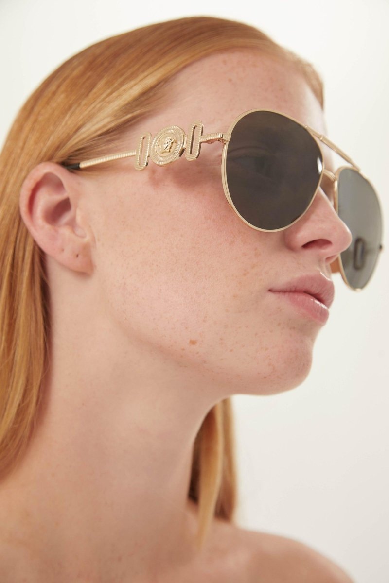 Caravan sunglasses with gold details – is distinguished by its strength of character, innovative use of new, – LUX VERSE Luxury Designer Fashion Outlet