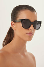 Cat eye black sunglasses – is distinguished by its strength of character, innovative use of new, – LUX VERSE Luxury Designer Fashion Outlet