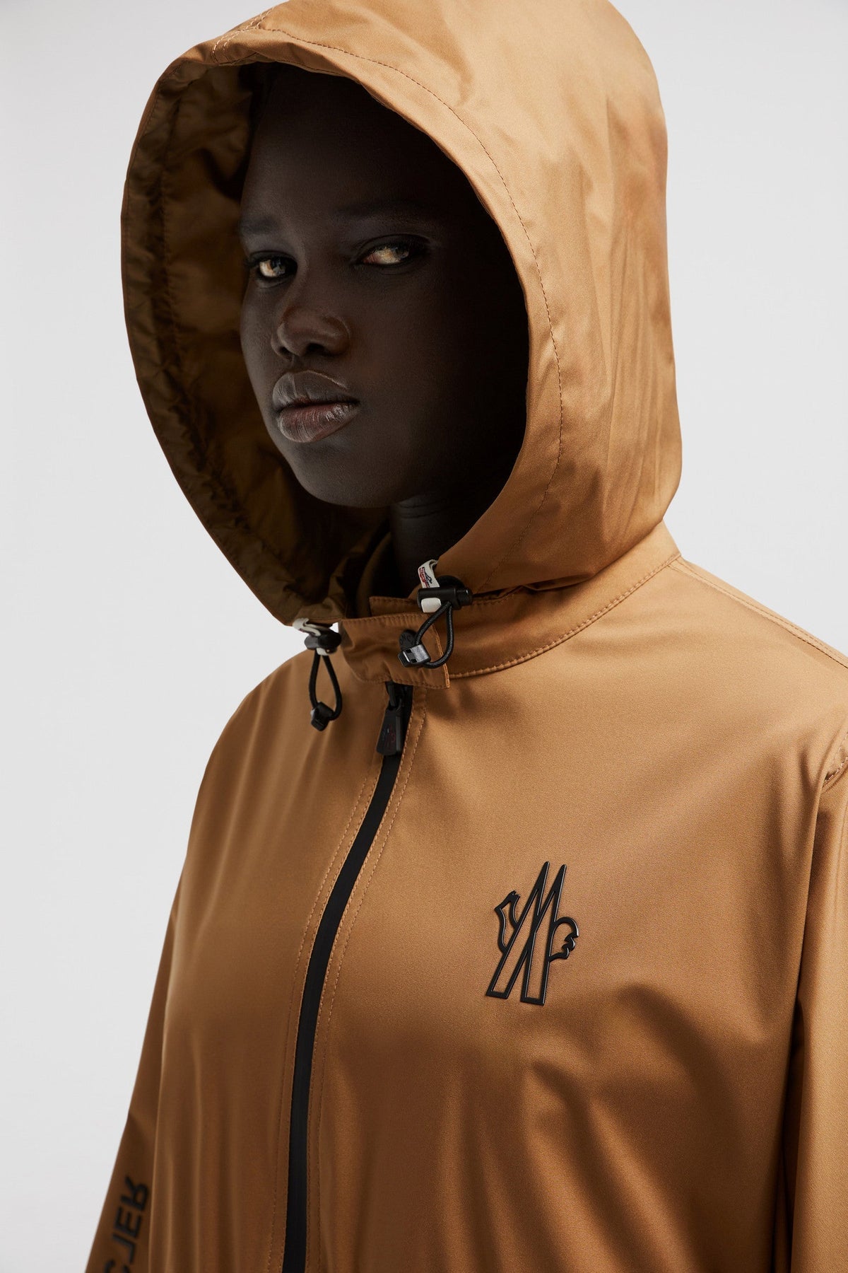 Vorassy Hooded Cape – unmistakably, the Dalles down jacket is characterized by classic boudin quilting – LUX VERSE Luxury Designer Fashion Outlet