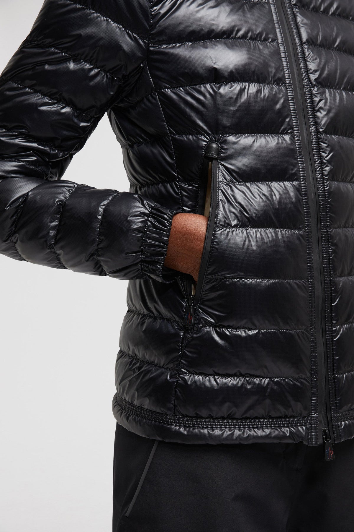 Walibi Short Down Jacket – multi-functional: the practical puffer boasts pull-out gloves and is packable- – LUX VERSE Luxury Designer Fashion Outlet