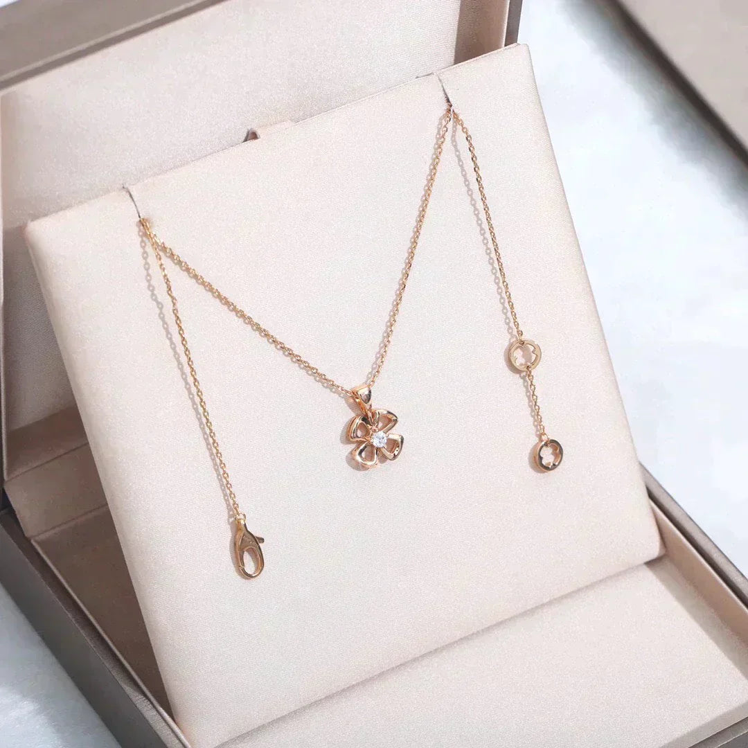 Fiorever Necklace Diamond Center – LUX VERSE Luxury Designer Fashion Outlet