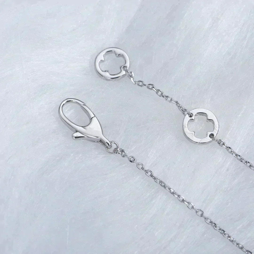 Fiorever Necklace Diamond Center – LUX VERSE Luxury Designer Fashion Outlet